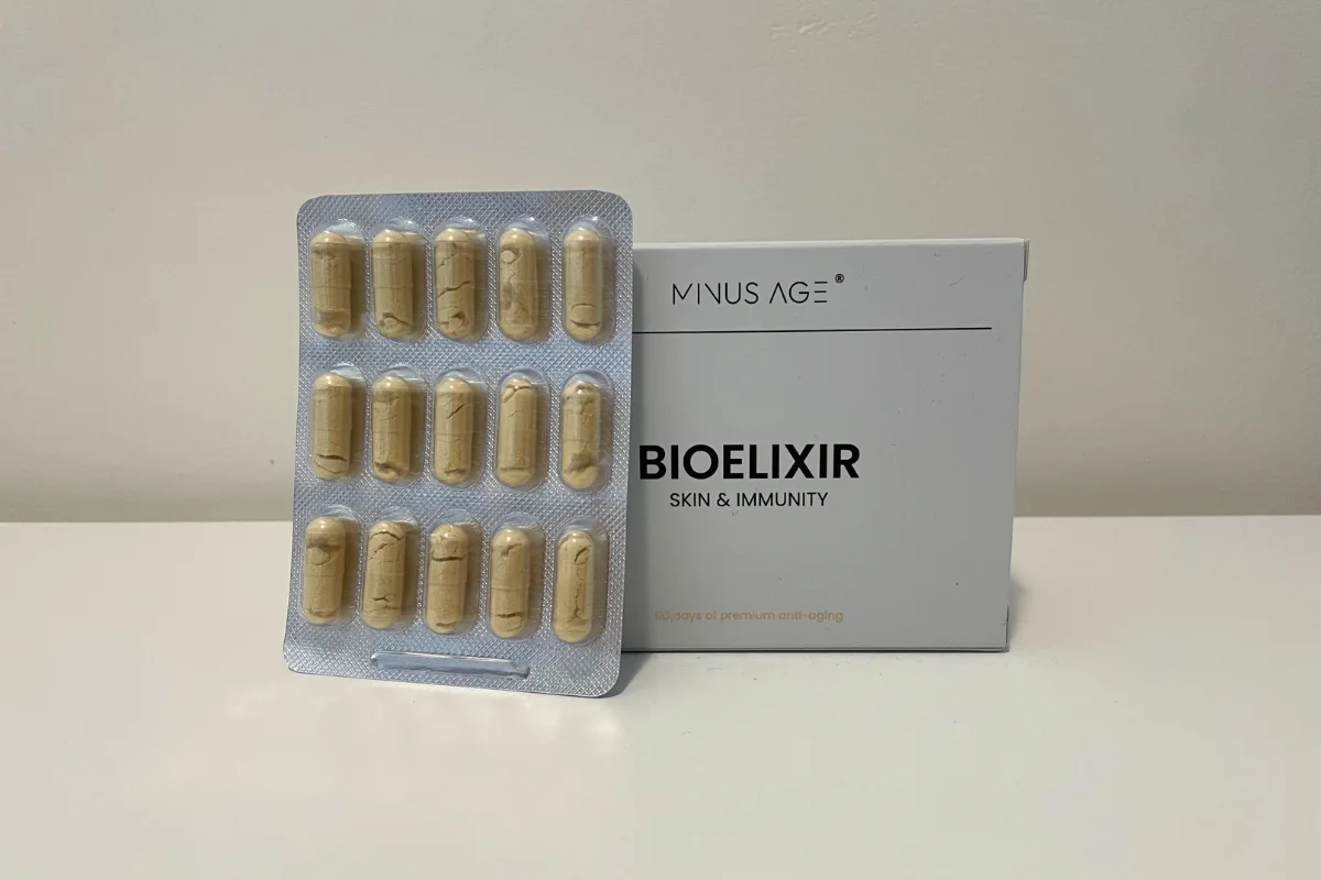 Doplněk stravy Minus Age Bioelixir – balení a blistr s kapslemi.